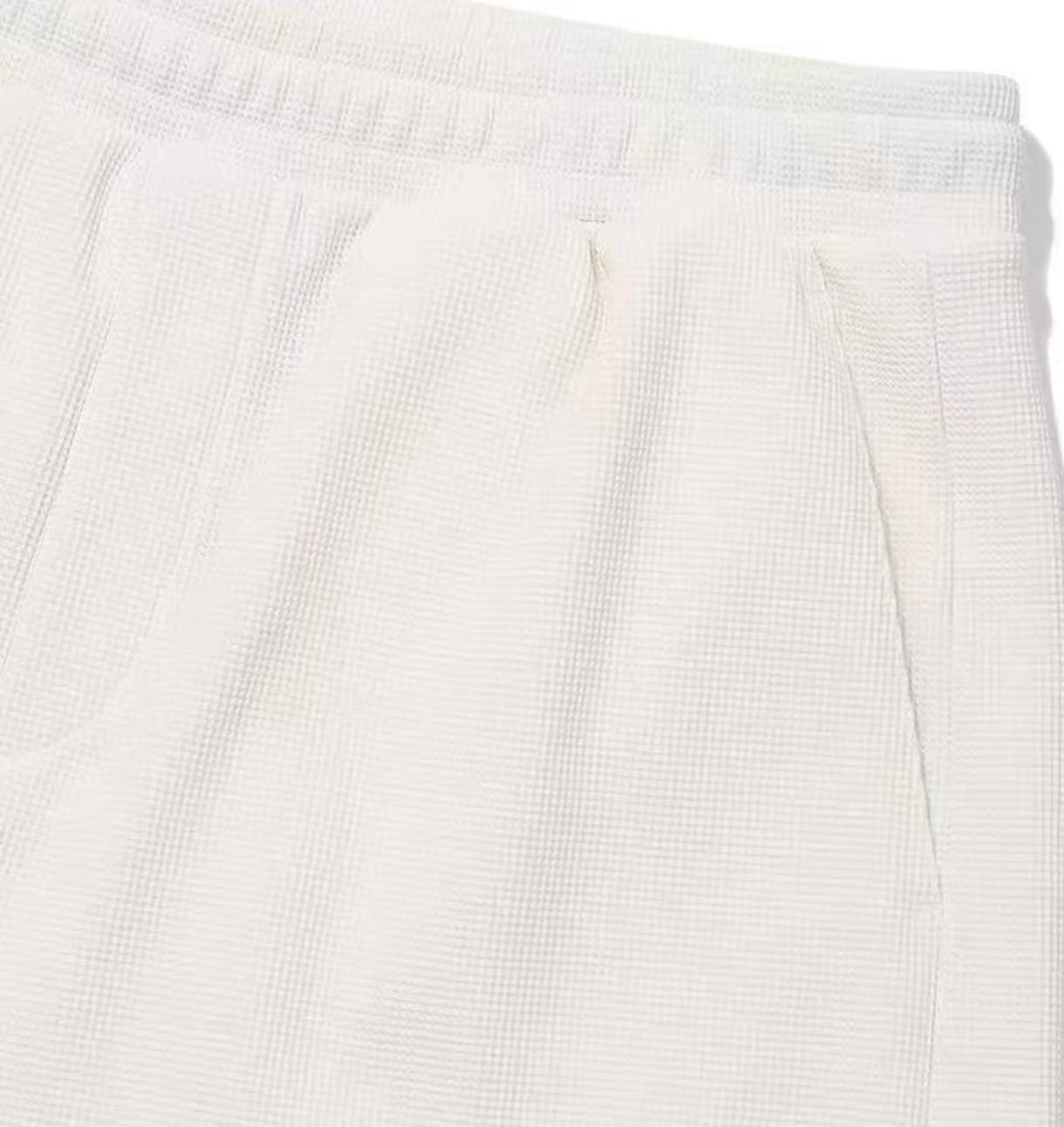 말본 남성 화이트 골프 쇼츠 포켓 디테일
